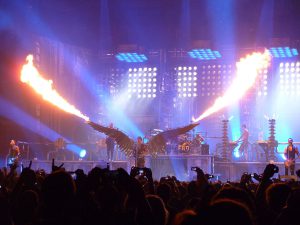 1200px-rammstein_live_at_madison_square_garden